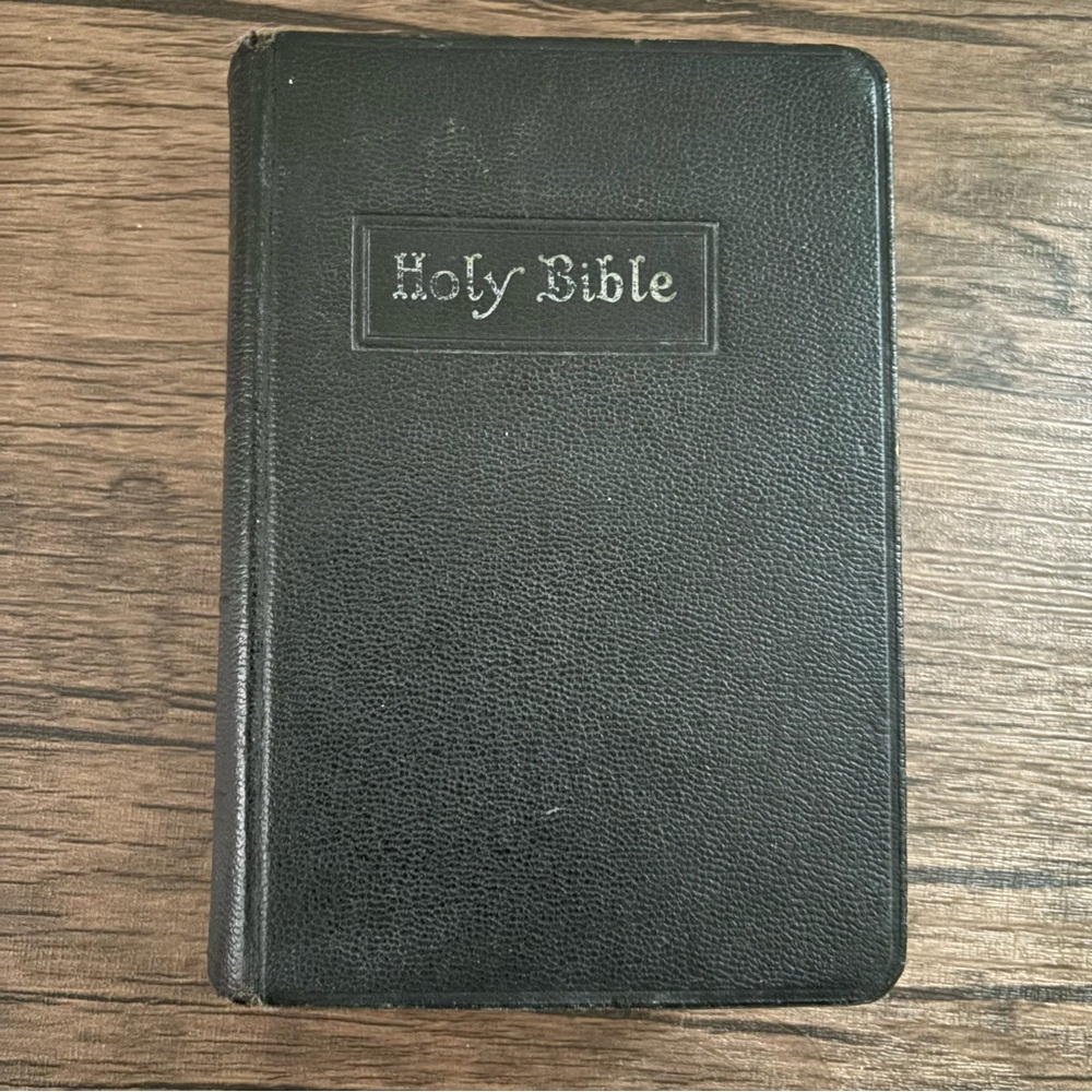 Holy Bible Self Pronouncing King James Version Inscribed 1942 Maps 6.75” x‎ 4.5”